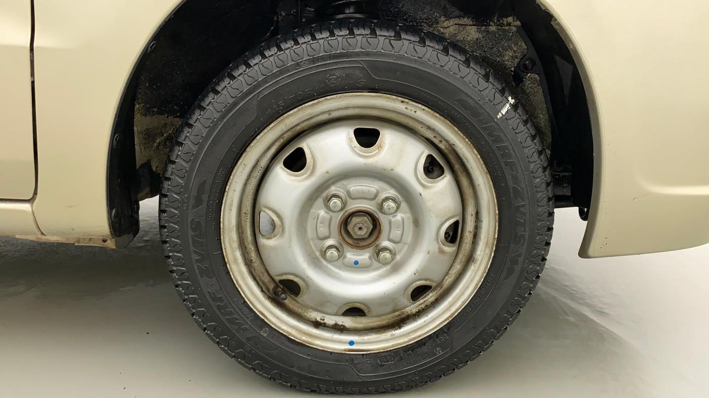 2010 Maruti Zen Estilo LXI, Petrol, Manual, 31,085 km, Right Front Wheel
