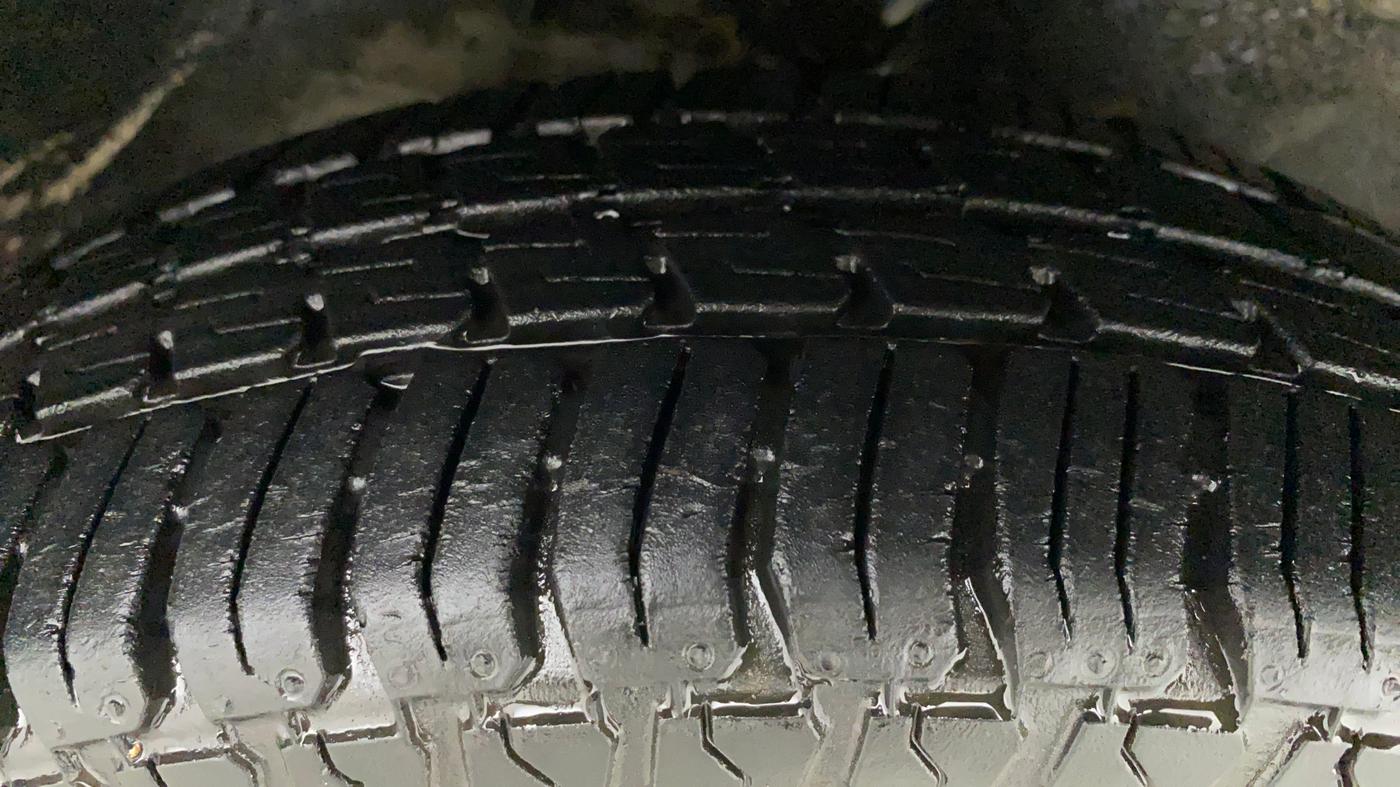 2010 Maruti Zen Estilo LXI, Petrol, Manual, 31,085 km, Right Front Tyre Tread