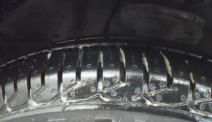 2015 Hyundai i10 SPORTZ 1.1, Petrol, Manual, 12,345 km, Right Front Tyre Tread