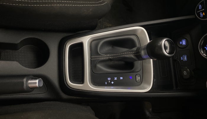 2019 Hyundai VENUE SX PLUS 1.0 TURBO DCT, Petrol, Automatic, 70,291 km, Gear Lever