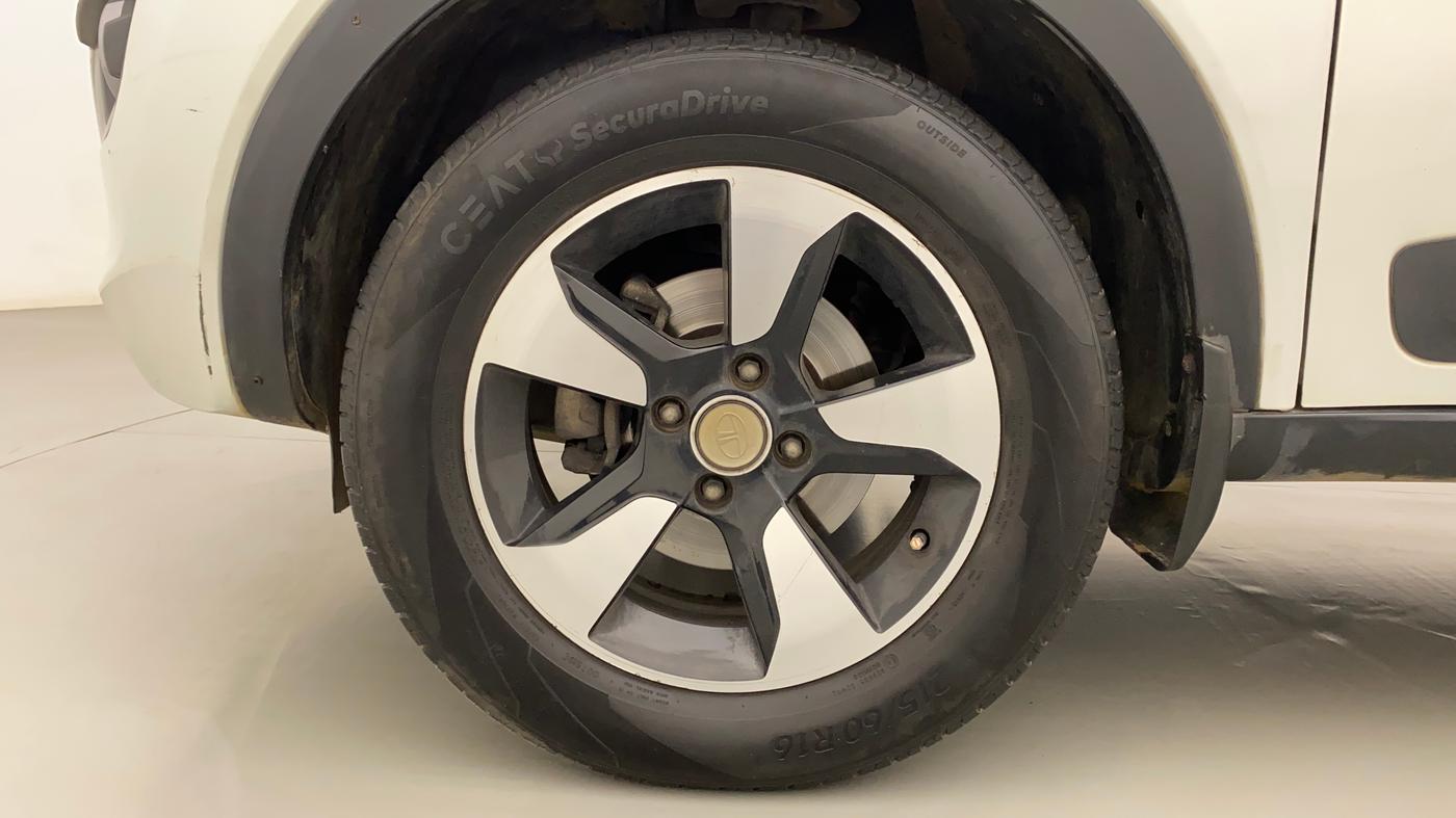 2018 Tata NEXON XZA PLUS PETROL DUAL TONE, Petrol, Automatic, 64,871 km, Left Front Wheel