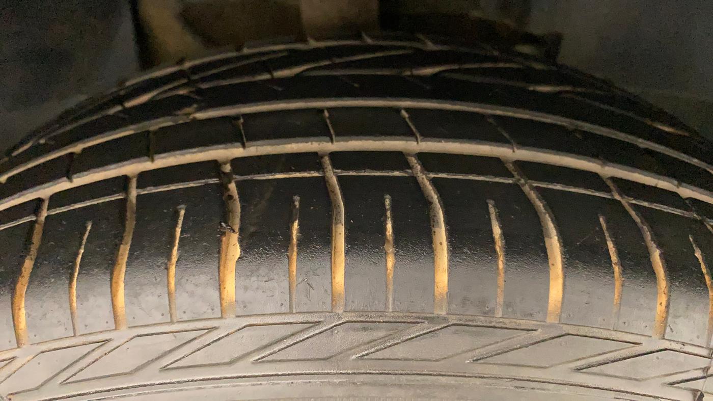 2018 Tata NEXON XZA PLUS PETROL DUAL TONE, Petrol, Automatic, 64,871 km, Right Front Tyre Tread