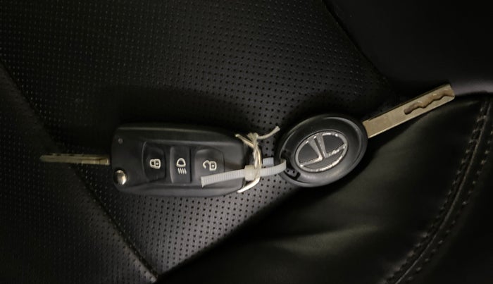 2023 Tata Tiago XT CNG, CNG, Manual, 33,179 km, Key Close Up