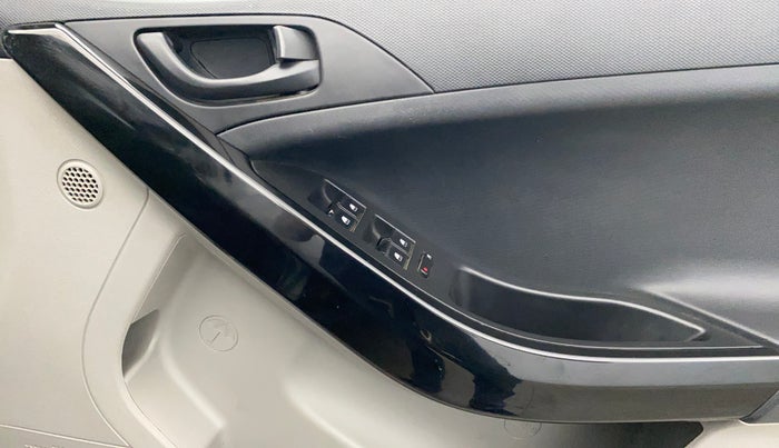 2018 Tata NEXON XT PETROL, Petrol, Manual, 19,070 km, Driver Side Door Panels Control