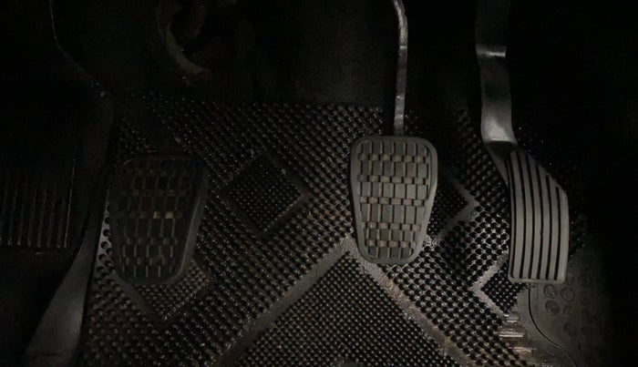 2018 Tata NEXON XT PETROL, Petrol, Manual, 19,070 km, Pedals