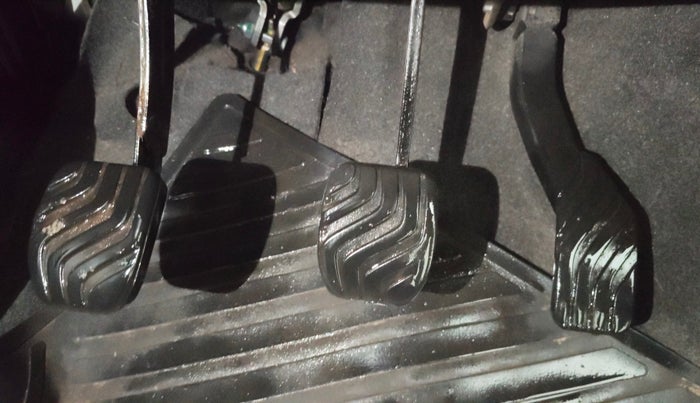 2022 Renault Kwid RXT 1.0 (O), Petrol, Manual, 38,311 km, Pedals