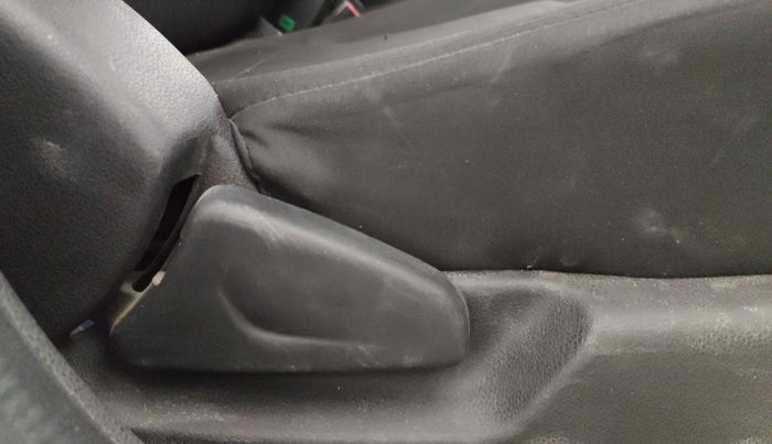 2022 Renault Kwid RXT 1.0 (O), Petrol, Manual, 38,311 km, Driver Side Adjustment Panel