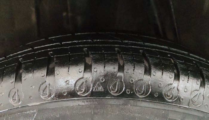 2022 Renault Kwid RXT 1.0 (O), Petrol, Manual, 38,311 km, Right Rear Tyre Tread
