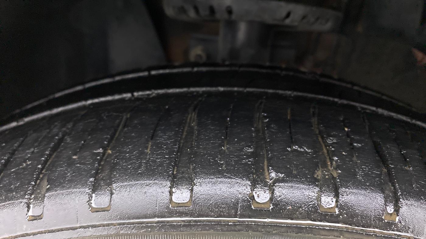 2014 Volkswagen Cross Polo HIGHLINE TDI, Diesel, Manual, 96,624 km, Left Front Tyre Tread