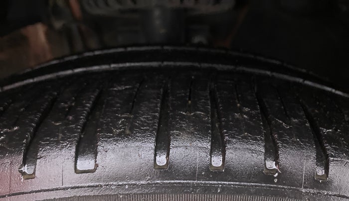 2014 Volkswagen Cross Polo HIGHLINE TDI, Diesel, Manual, 96,624 km, Right Front Tyre Tread