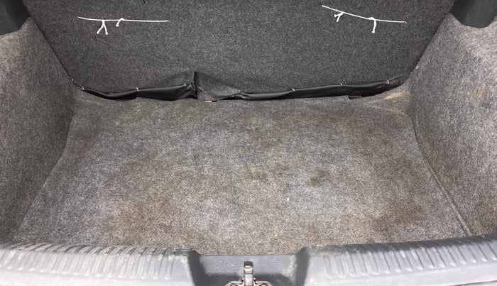 2014 Volkswagen Cross Polo HIGHLINE TDI, Diesel, Manual, 96,624 km, Boot Inside