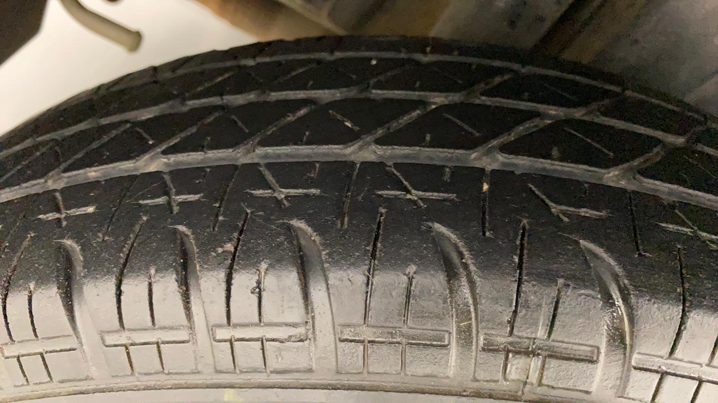 2014 Maruti Swift VXI, Petrol, Manual, 26,142 km, Right Rear Tyre Tread