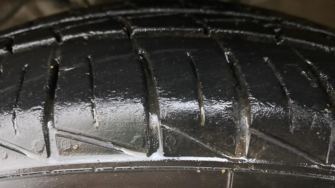 2020 Maruti Alto LXI CNG, CNG, Manual, 35,884 km, Left Front Tyre Tread