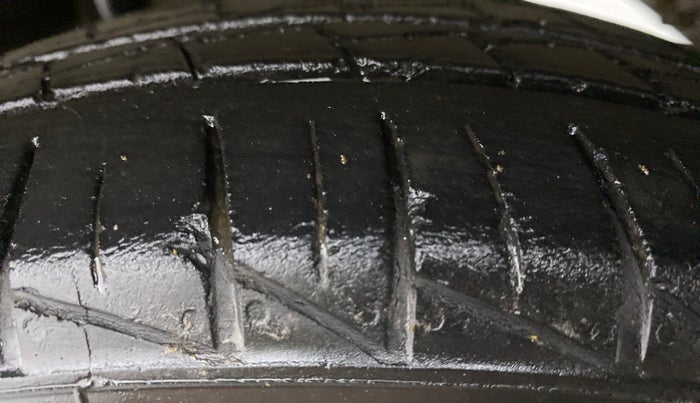 2020 Maruti Alto LXI CNG, CNG, Manual, 35,884 km, Left Rear Tyre Tread
