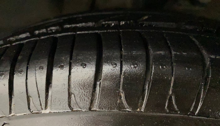 2014 Hyundai i10 SPORTZ 1.1, Petrol, Manual, 58,258 km, Right Front Tyre Tread
