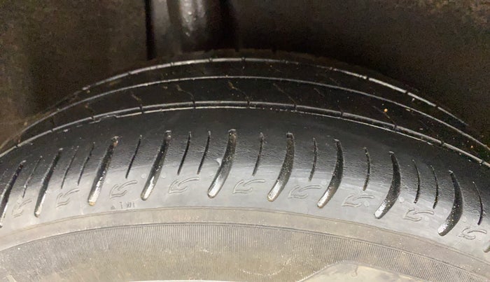 2020 Maruti Baleno ALPHA PETROL 1.2, Petrol, Manual, 1,26,156 km, Right Rear Tyre Tread