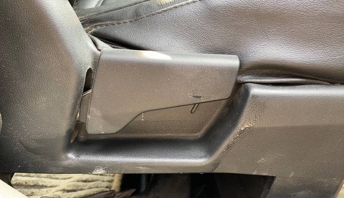 2020 Renault TRIBER RXZ AMT, Petrol, Automatic, 71,033 km, Driver Side Adjustment Panel