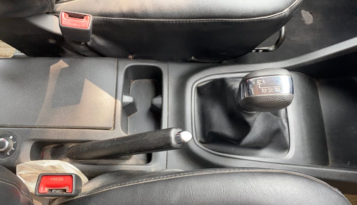 2020 Renault TRIBER RXZ AMT, Petrol, Automatic, 71,033 km, Gear Lever