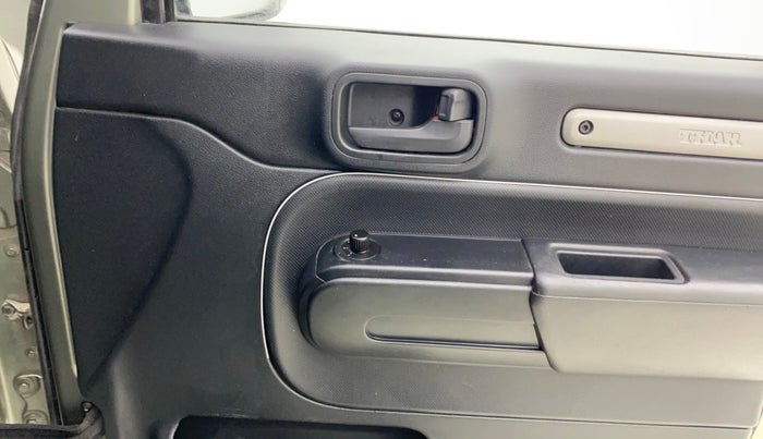 2022 Mahindra Thar LX D AT 4WD HT, Diesel, Automatic, 85,305 km, Driver Side Door Panels Control