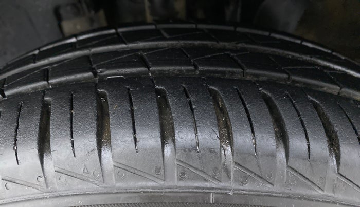 2021 Renault Kwid 1.0 RXT Opt, Petrol, Manual, 13,485 km, Left Front Tyre Tread