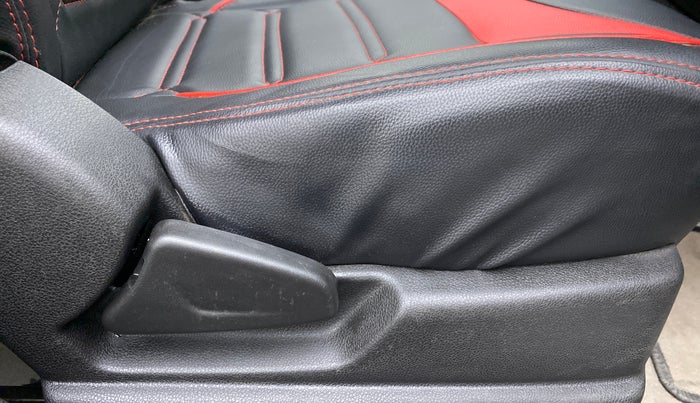 2021 Renault Kwid 1.0 RXT Opt, Petrol, Manual, 13,485 km, Driver Side Adjustment Panel