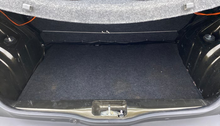 2021 Renault Kwid 1.0 RXT Opt, Petrol, Manual, 13,485 km, Boot Inside