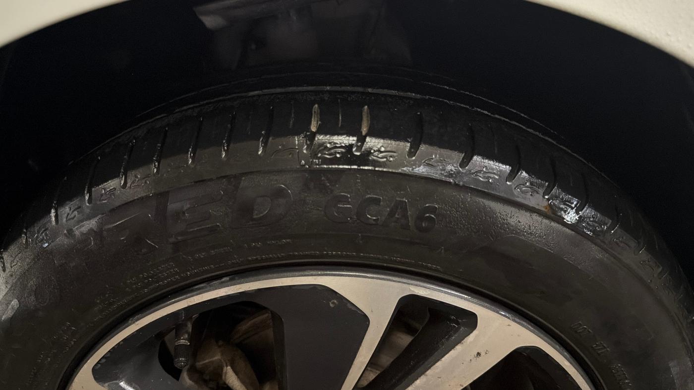 2023 Tata ALTROZ XZ PLUS SUNROOF CNG, CNG, Manual, 38,826 km, Left Front Tyre Tread