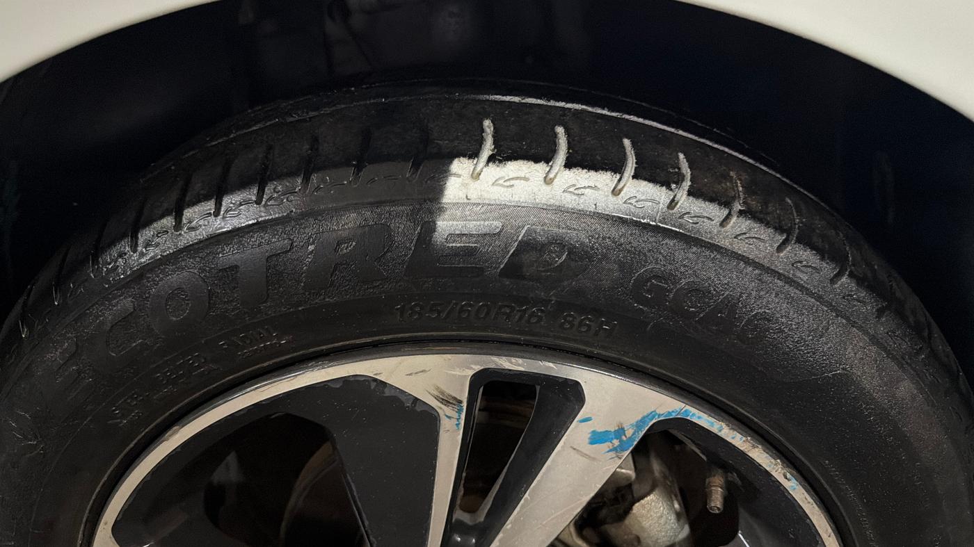 2023 Tata ALTROZ XZ PLUS SUNROOF CNG, CNG, Manual, 38,826 km, Right Front Tyre Tread