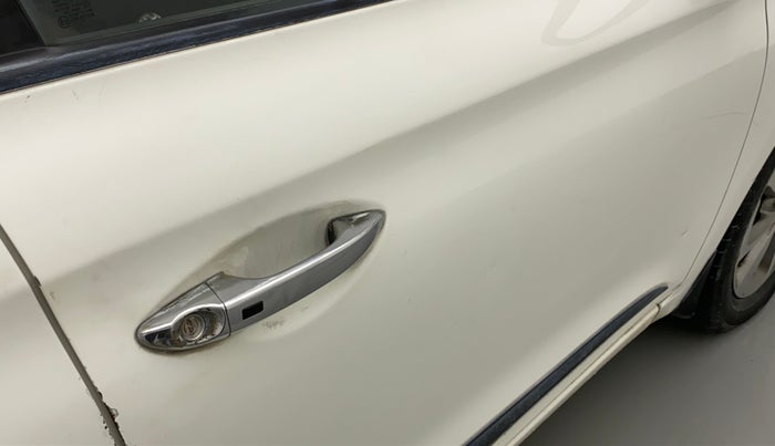 2015 Hyundai Elite i20 ASTA 1.2, Petrol, Manual, 1,19,284 km, Driver-side door - Minor scratches