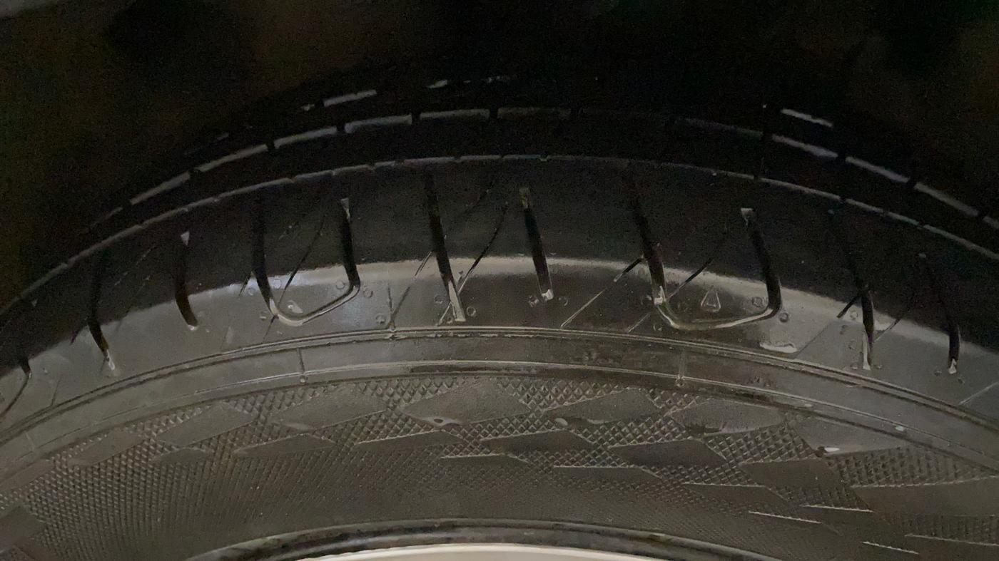 2022 Mahindra XUV700 AX 3 P MT 5 STR, Petrol, Manual, 45,328 km, Left Front Tyre Tread