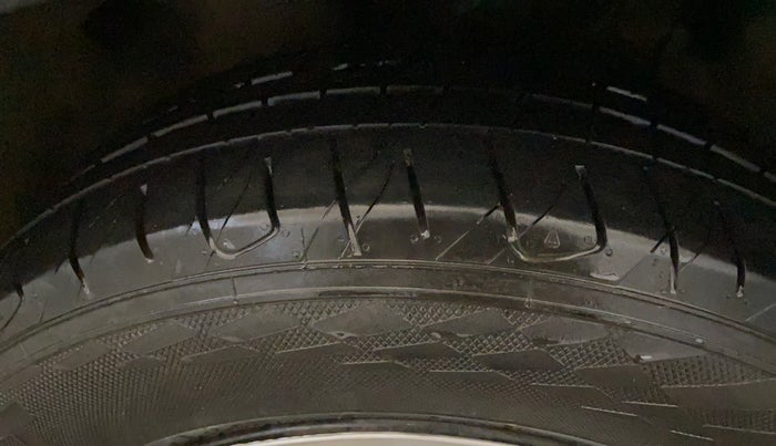 2022 Mahindra XUV700 AX 3 P MT 5 STR, Petrol, Manual, 45,328 km, Left Front Tyre Tread