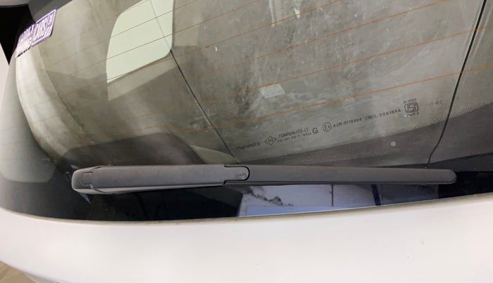 2022 Mahindra XUV700 AX 3 P MT 5 STR, Petrol, Manual, 45,328 km, Rear Wiper