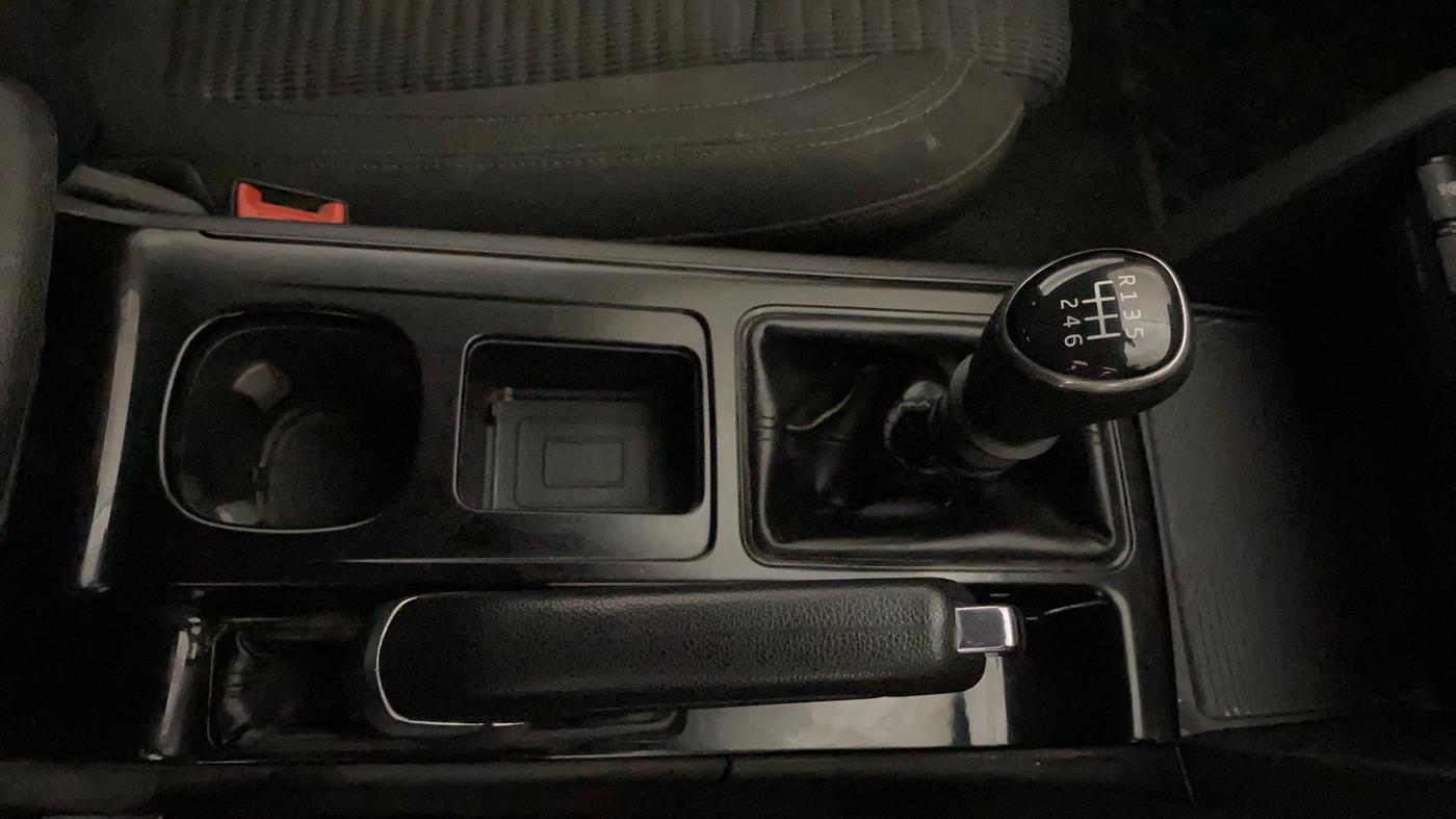 2022 Mahindra XUV700 AX 3 P MT 5 STR, Petrol, Manual, 45,328 km, Gear Lever