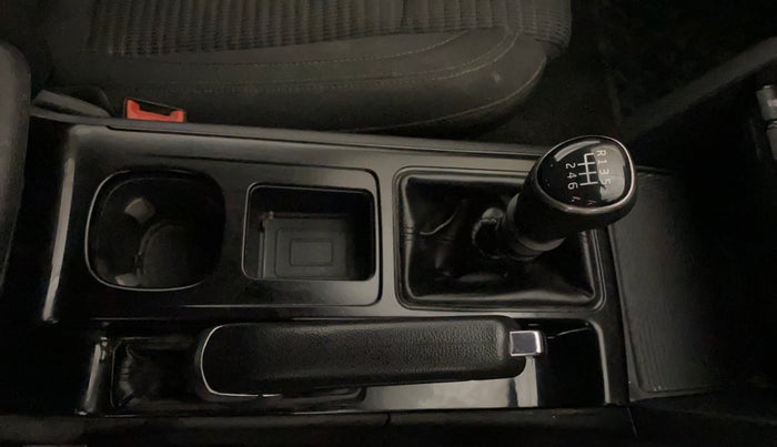 2022 Mahindra XUV700 AX 3 P MT 5 STR, Petrol, Manual, 45,328 km, Gear Lever