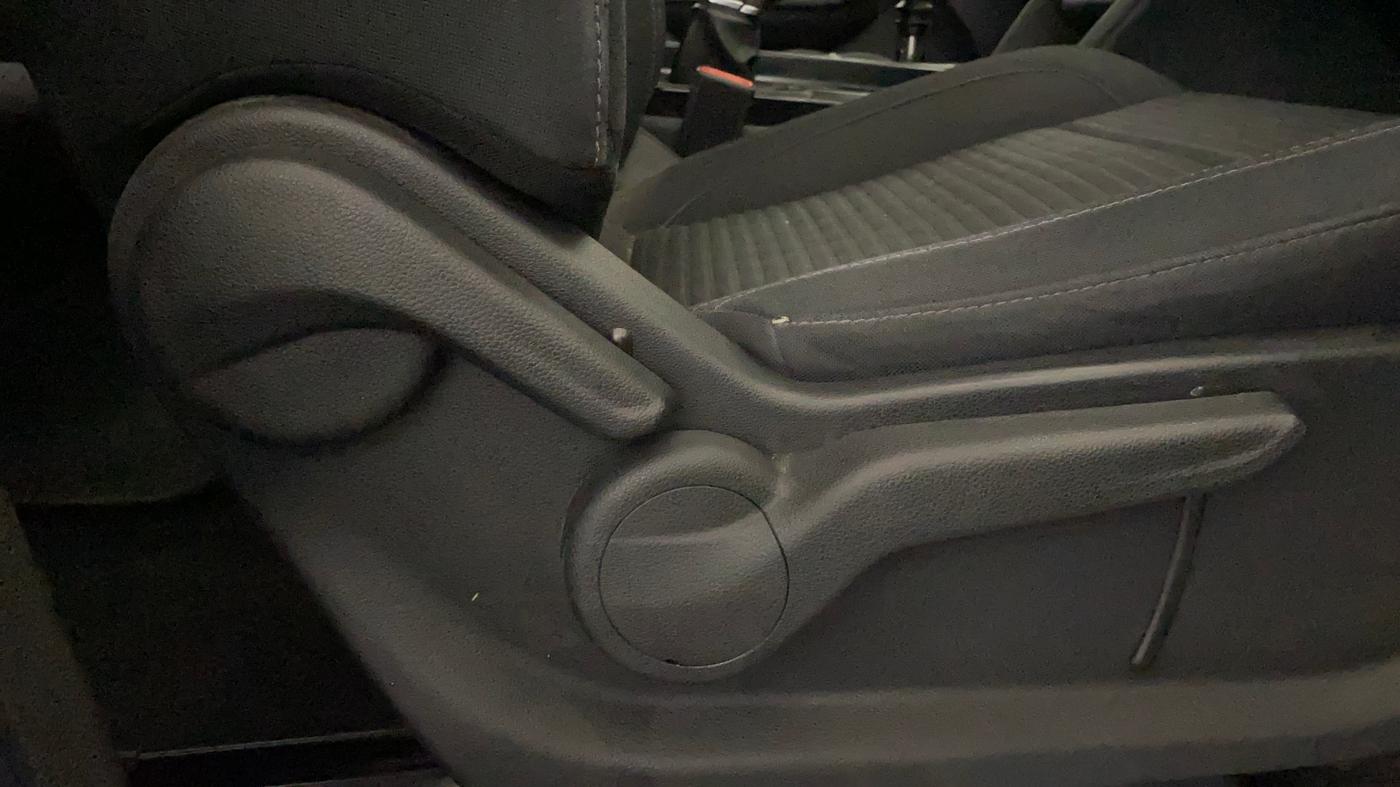 2022 Mahindra XUV700 AX 3 P MT 5 STR, Petrol, Manual, 45,328 km, Driver Side Adjustment Panel