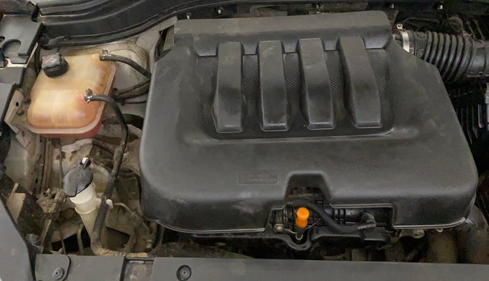 2022 Mahindra XUV700 AX 3 P MT 5 STR, Petrol, Manual, 45,328 km, Engine View - Right