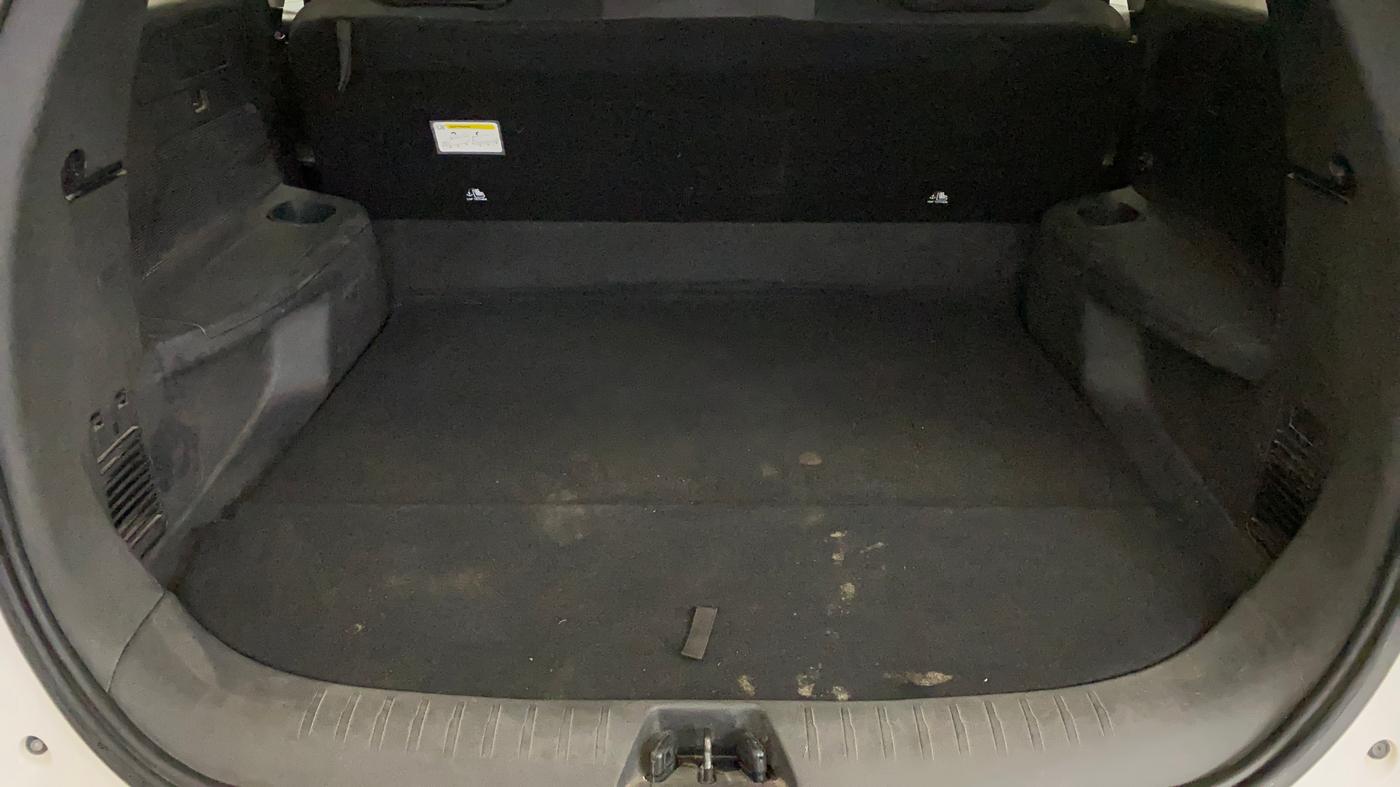 2022 Mahindra XUV700 AX 3 P MT 5 STR, Petrol, Manual, 45,328 km, Boot Inside