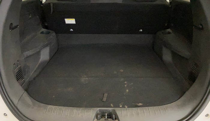 2022 Mahindra XUV700 AX 3 P MT 5 STR, Petrol, Manual, 45,328 km, Boot Inside