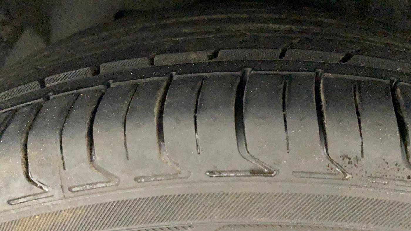 2018 Ford Ecosport TITANIUM 1.0L ECOBOOST SPORTS(SUNROOF), Petrol, Manual, 99,201 km, Left Front Tyre Tread