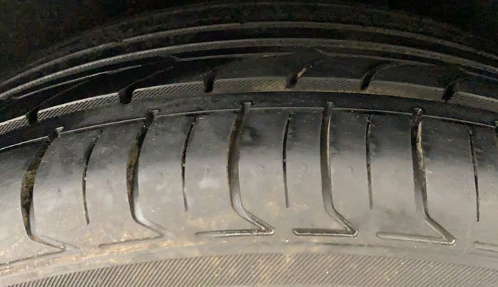 2018 Ford Ecosport TITANIUM 1.0L ECOBOOST SPORTS(SUNROOF), Petrol, Manual, 99,201 km, Left Rear Tyre Tread