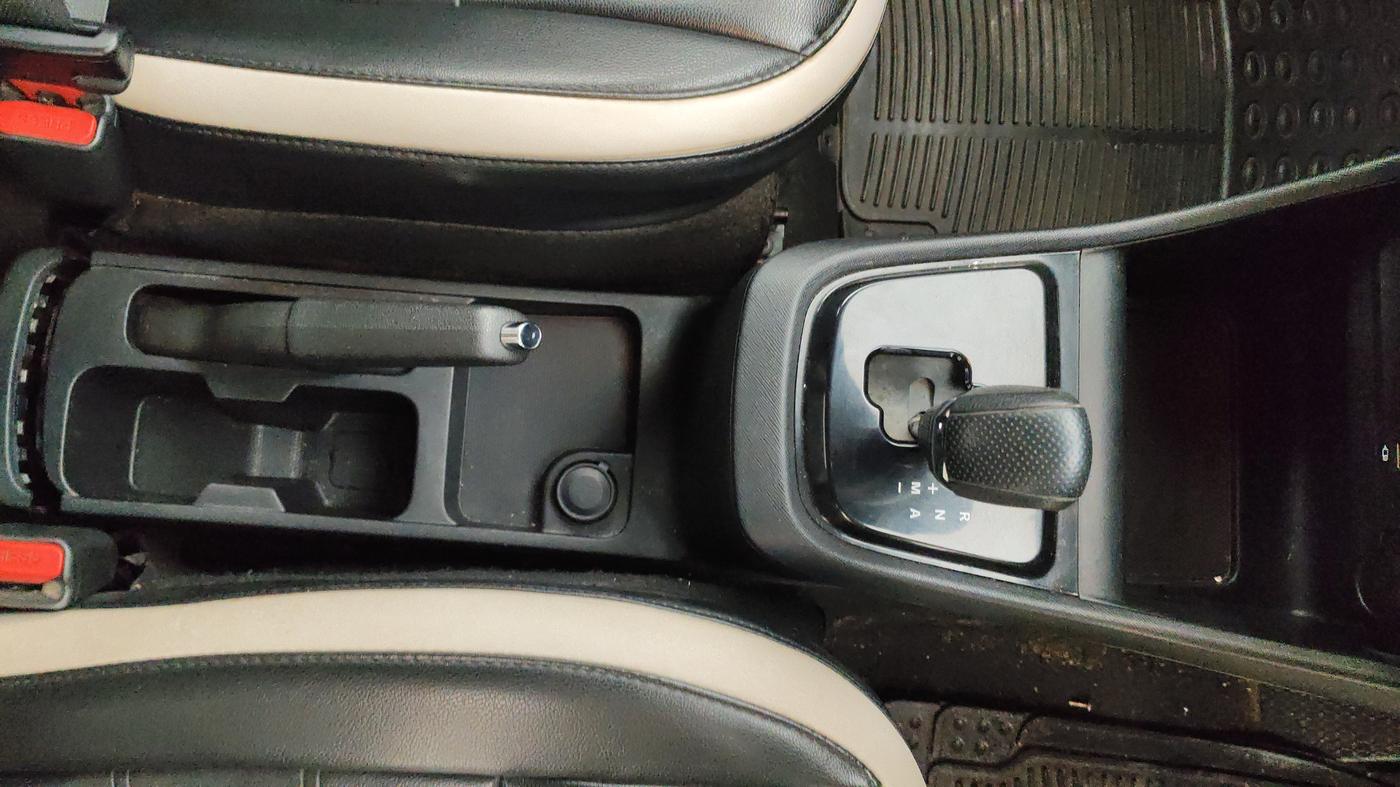 2022 Tata PUNCH CREATIVE AMT 1.2 RTN DUAL TONE, Petrol, Automatic, 71,113 km, Gear Lever