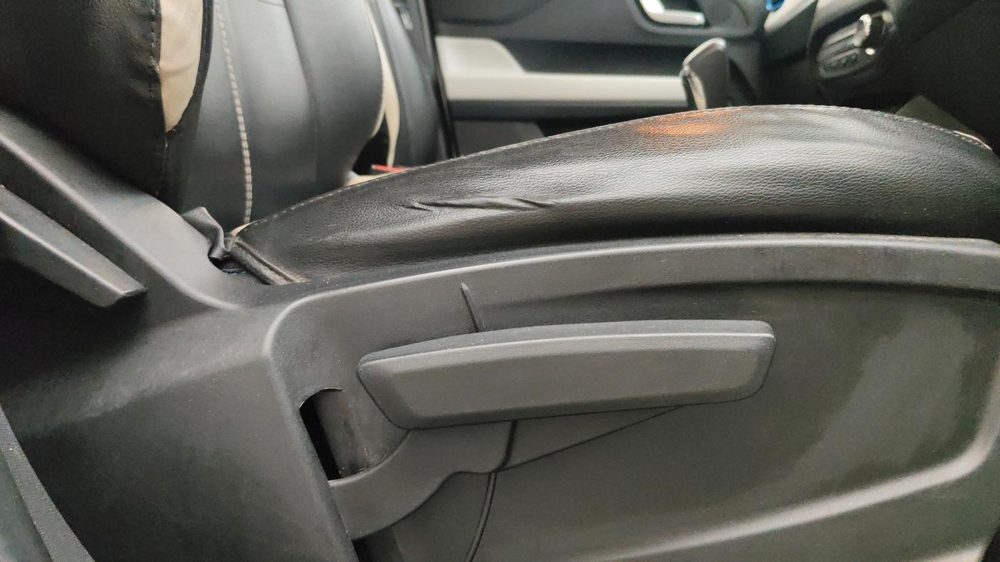 2022 Tata PUNCH CREATIVE AMT 1.2 RTN DUAL TONE, Petrol, Automatic, 71,113 km, Driver Side Adjustment Panel
