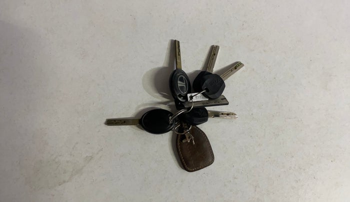 2022 Tata ALTROZ XE PETROL, Petrol, Manual, 51,889 km, Key Close Up