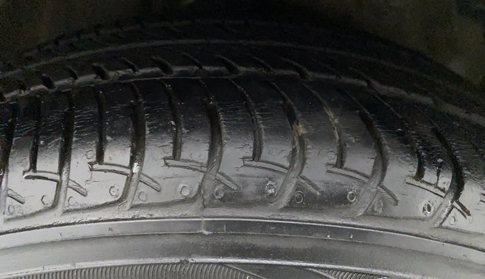 2016 Maruti Celerio VXI AGS, Petrol, Automatic, 44,200 km, Right Front Tyre Tread
