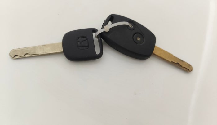 2014 Honda Brio VX AT, Petrol, Automatic, 53,387 km, Key Close Up