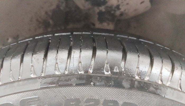 2014 Honda Brio VX AT, Petrol, Automatic, 53,387 km, Left Front Tyre Tread