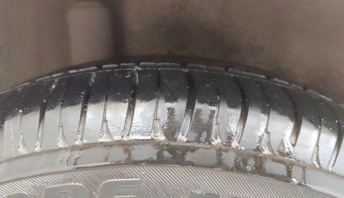 2014 Honda Brio VX AT, Petrol, Automatic, 53,387 km, Right Rear Tyre Tread