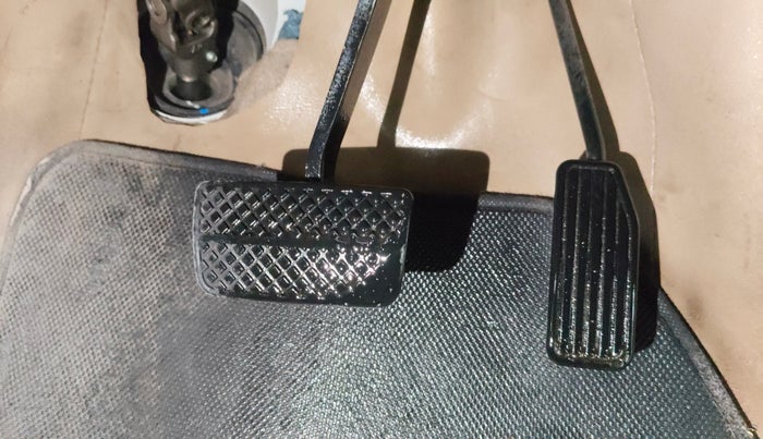 2014 Honda Brio VX AT, Petrol, Automatic, 53,387 km, Pedals