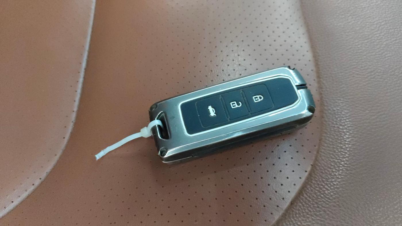 2020 MG HECTOR PLUS SHARP 1.5 PETROL TURBO DCT 6-STR, Petrol, Automatic, 1,09,446 km, Key Close Up