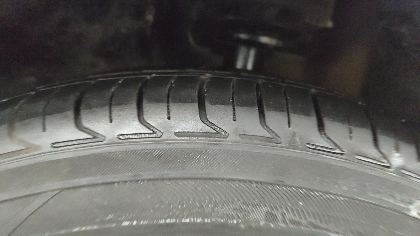 2020 MG HECTOR PLUS SHARP 1.5 PETROL TURBO DCT 6-STR, Petrol, Automatic, 1,09,446 km, Left Front Tyre Tread